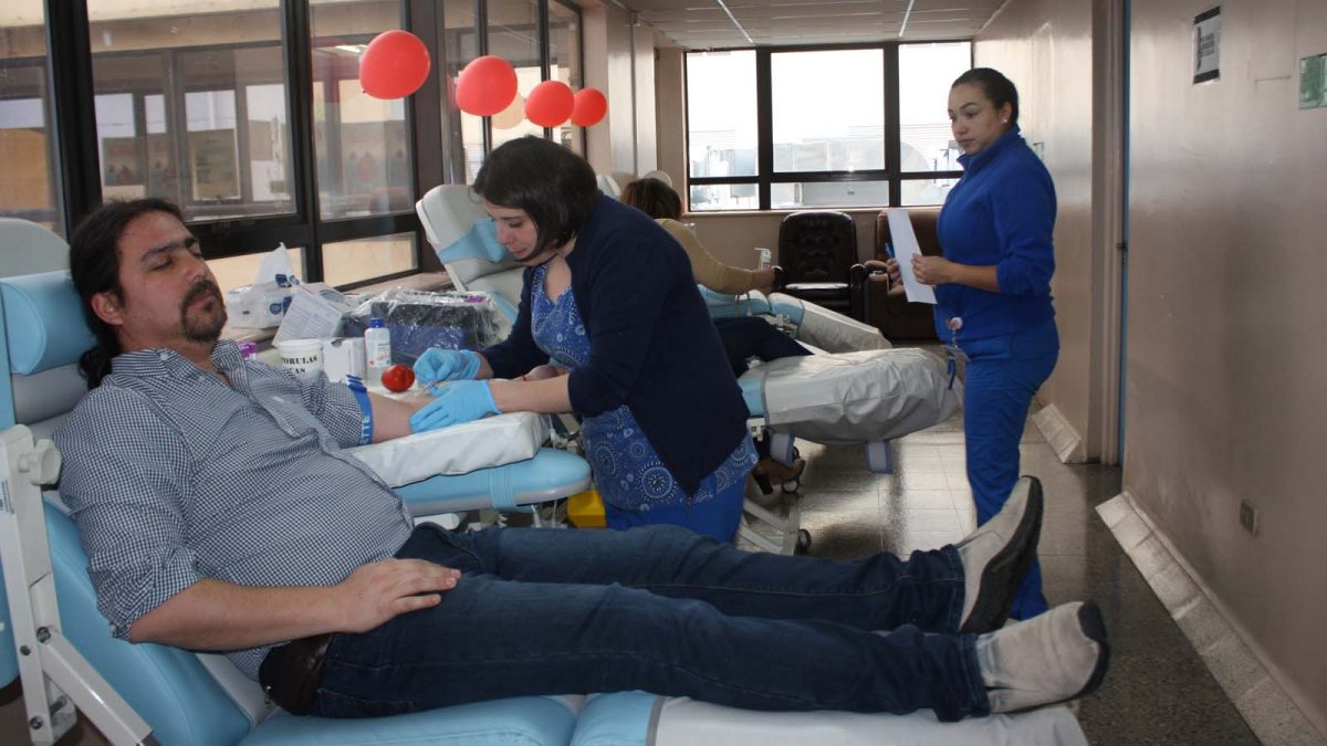 Foto de donación de sangre en las dependencias del Hospital Clínico Herminda Martín.