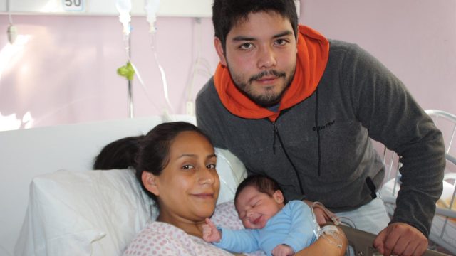foto de alonso uno de los primeros bebés nacidos en la Nueva Región de Ñuble.