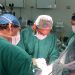 Foto de una cirugía realizada en el Hospital de Chillán en el plan de resolución de lista de espera.