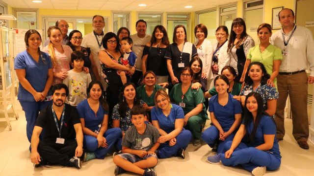 familia brasiñeña agradeció al equipo de salud de pediatría